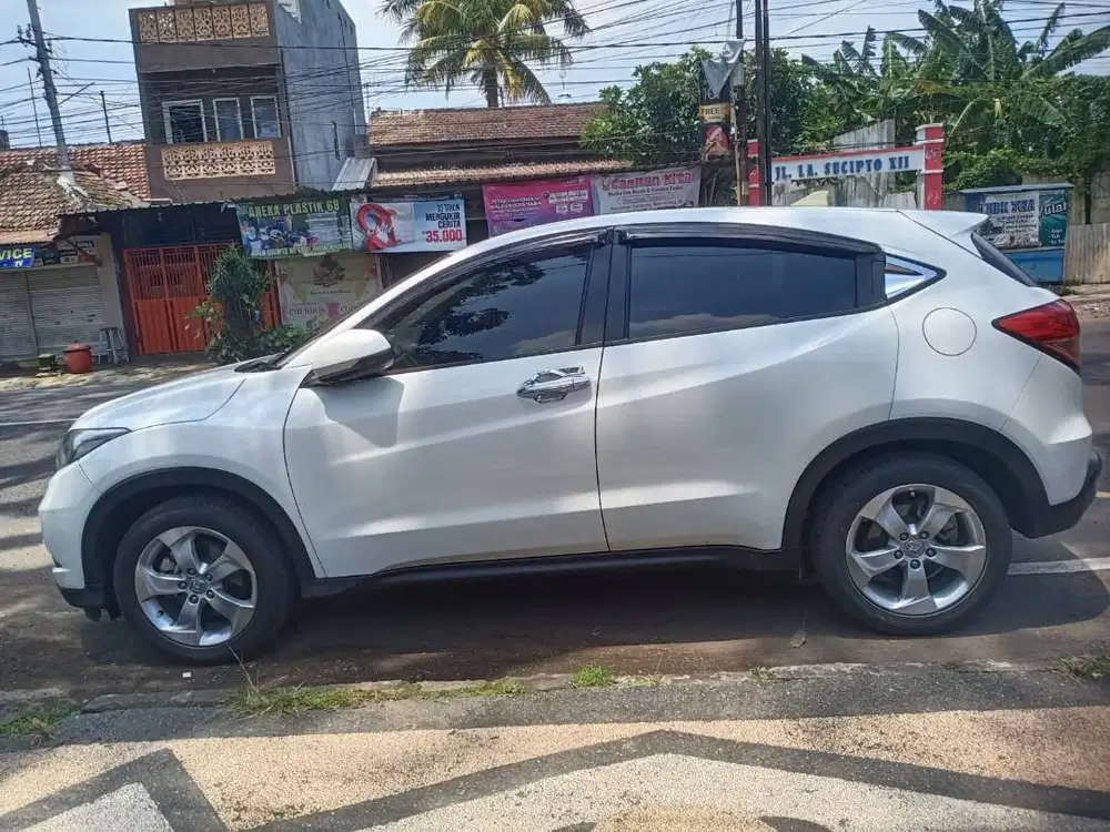 Honda HRV Putih MT 2016