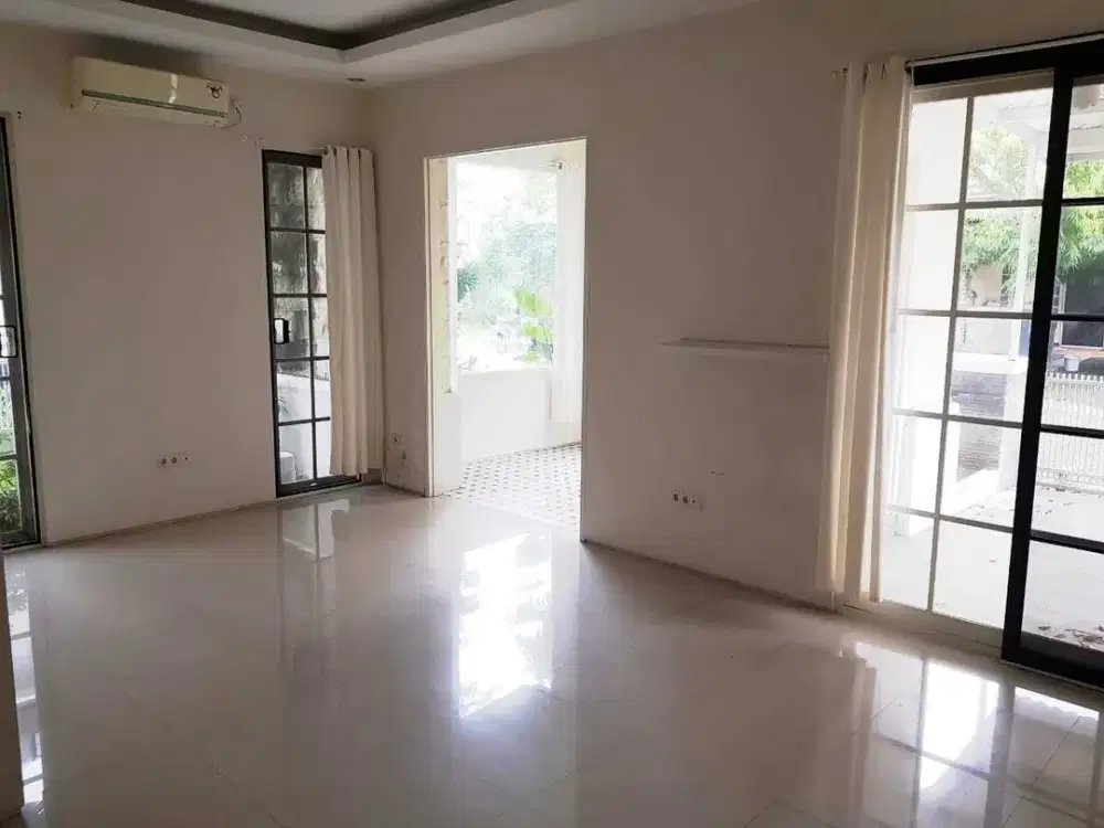 JUAL Rumah 2 lantai Villa Valensia, FURNISH, Pakuwon-Surabaya Barat