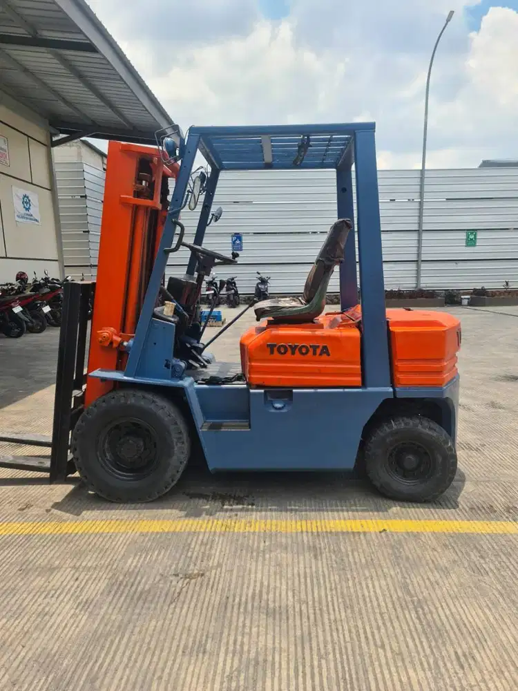 Forklift Toyota Diesel 2 ton