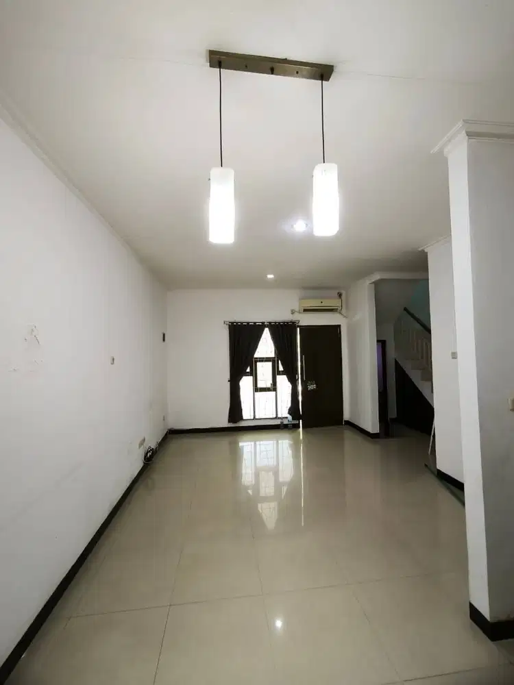 Disewa Rumah Bagus Dengan Semi Furnish di Cluster Metland Menteng