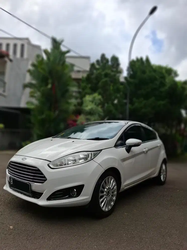 Ford fiesta S 1.5 2013 low km pajak on