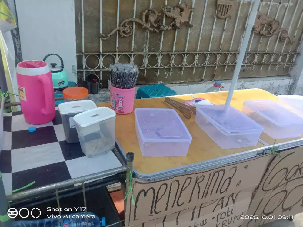 Gadis penjaga stand