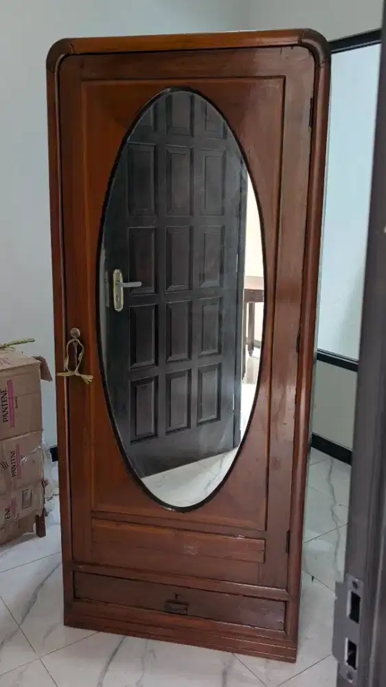 LEMARI KAYU JATI 1 PINTU KACA OVAL