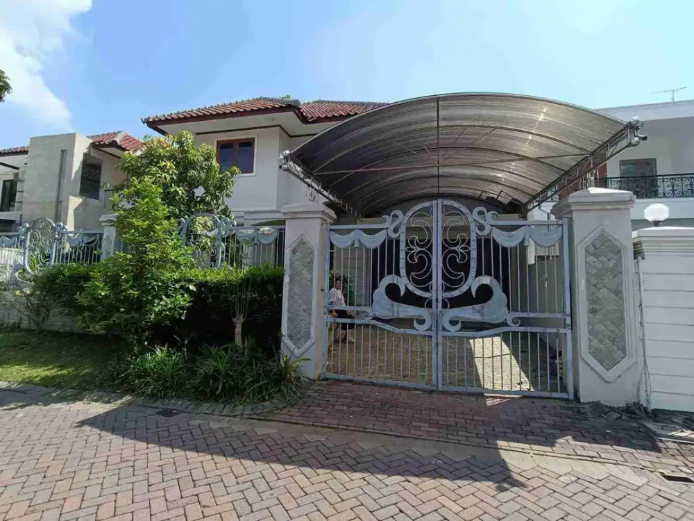 Dijual rumah hitung tanah saja di Graha Family blok depan