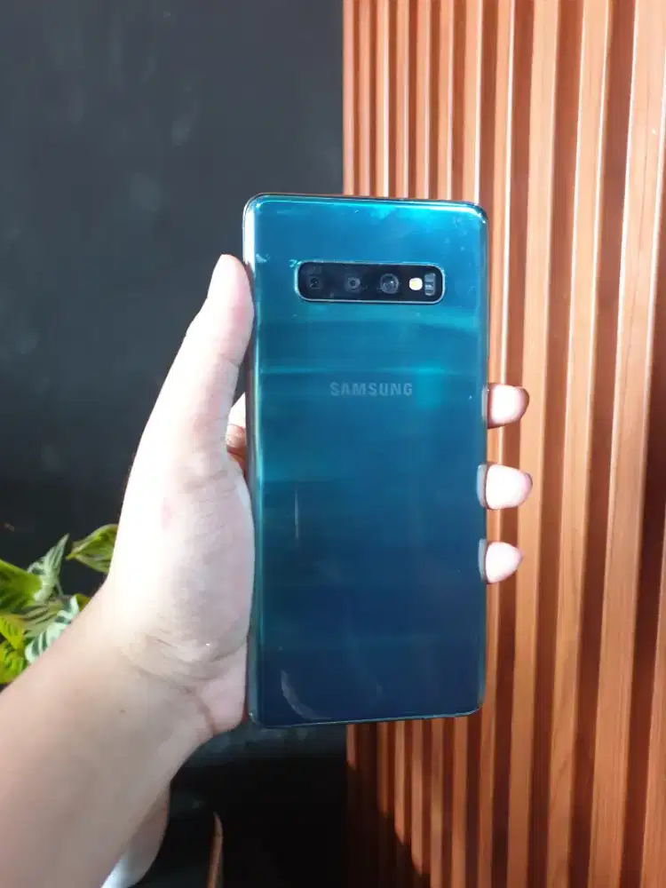 Samsung Galaxy S10+ 8/128 Fullset SEIN Normal Mulus -  Denpasar Barat