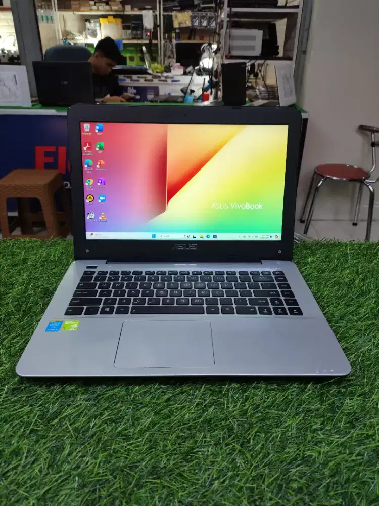 Jual Laptop Asus Vivobook i5 Dobel VGA 2gb