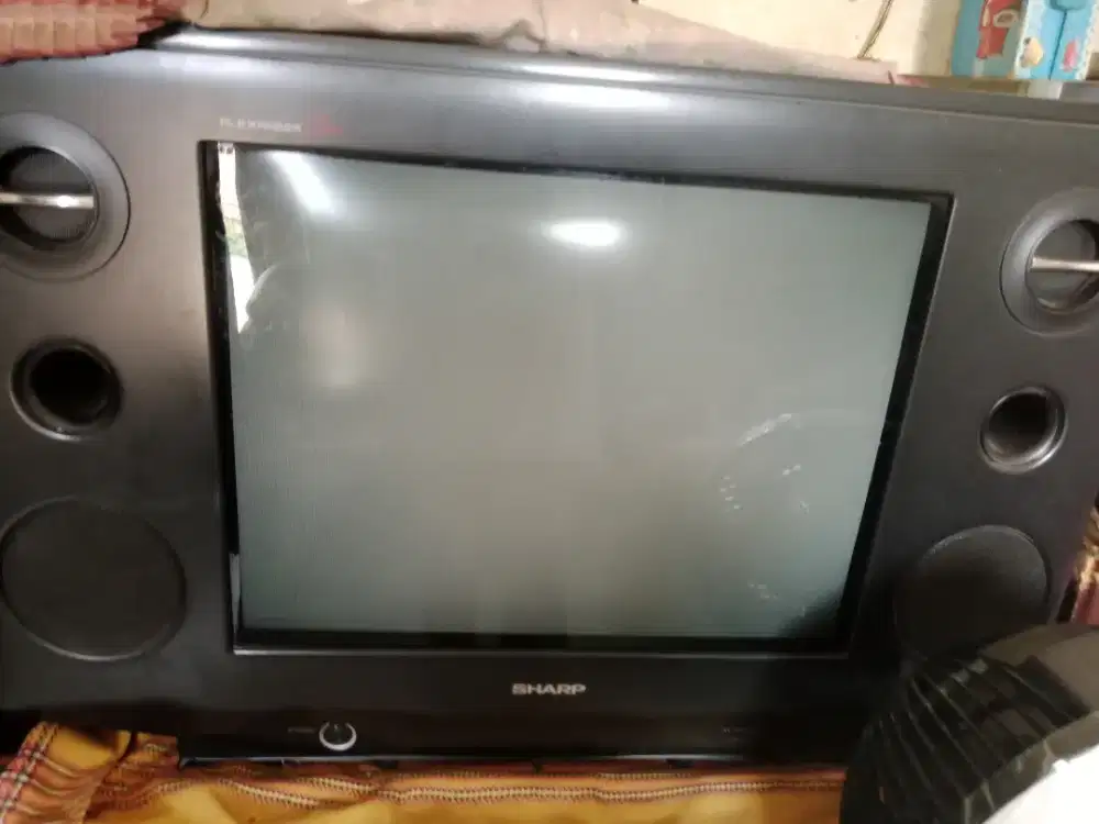 TV Sharp lengkap dengan Setbock dan antena