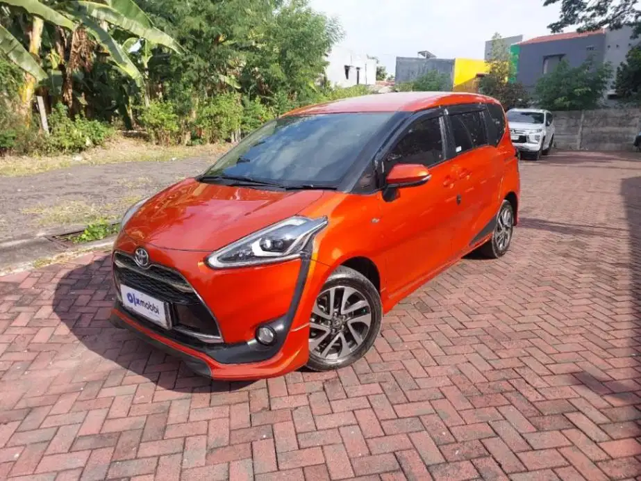 DP MURAH Toyota Sienta 1.5 Q Bensin Matic 2016 Oranye w CE