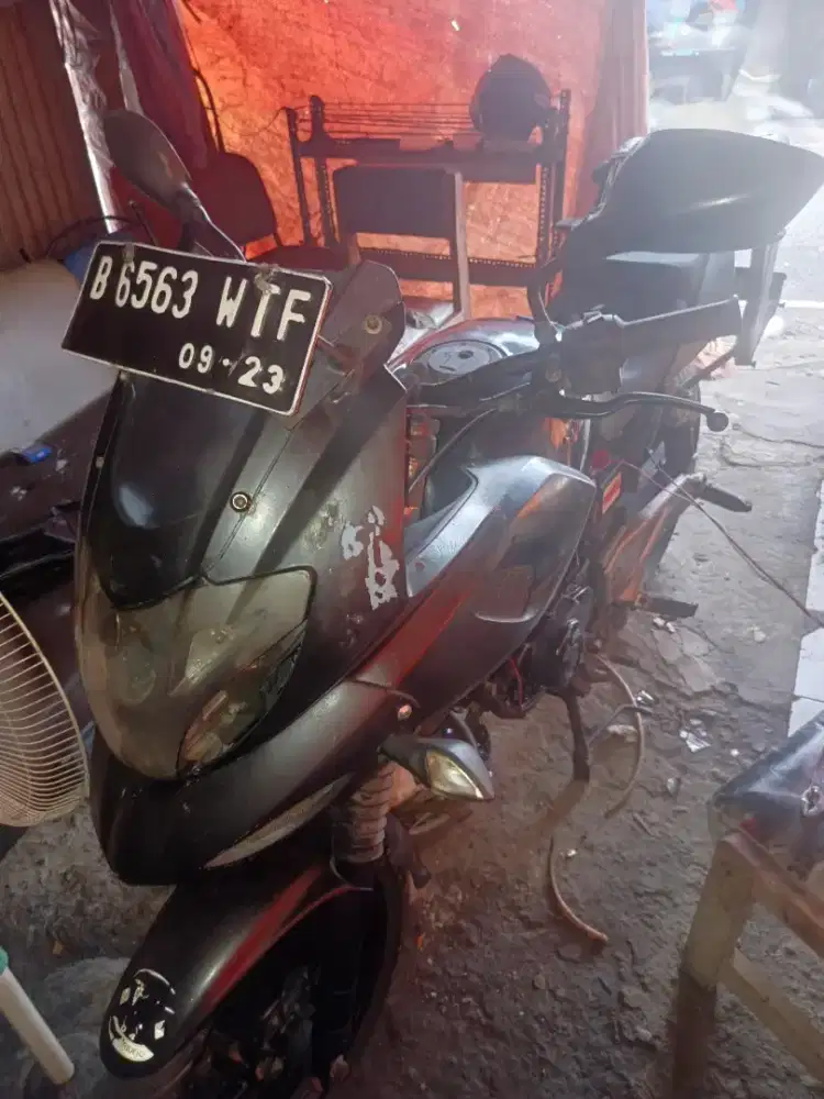 Pulsar 220 f 2011