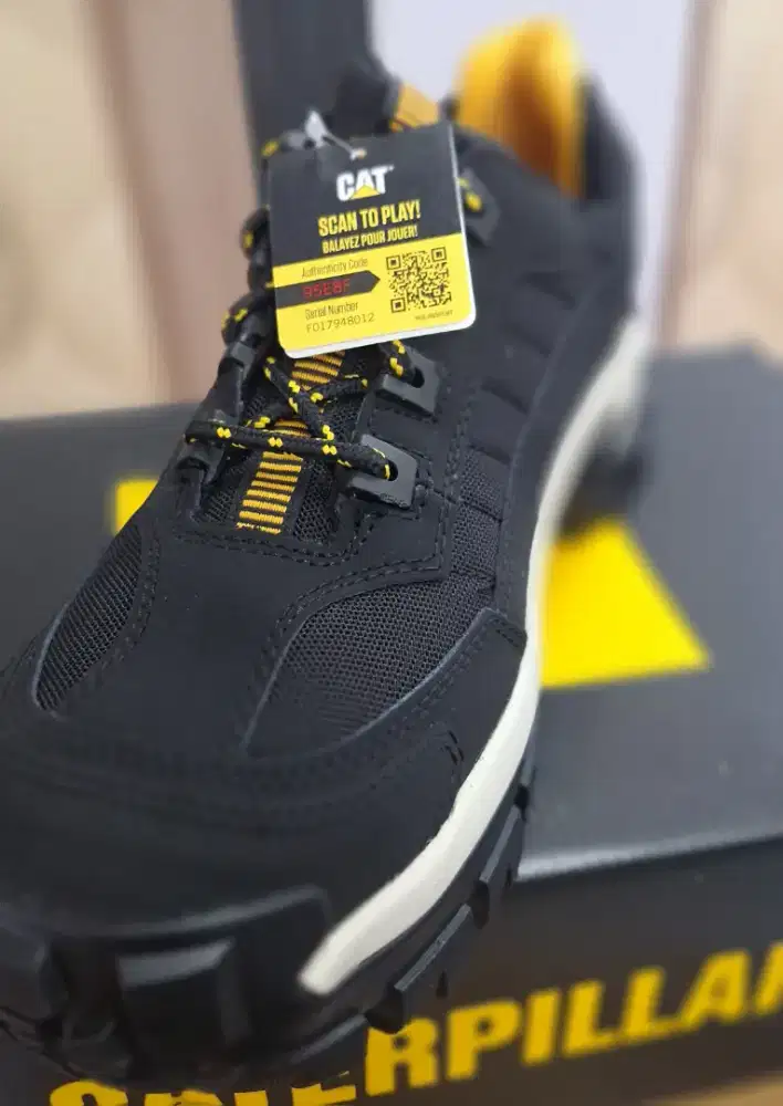 Sepatu safety merk Caterpilar