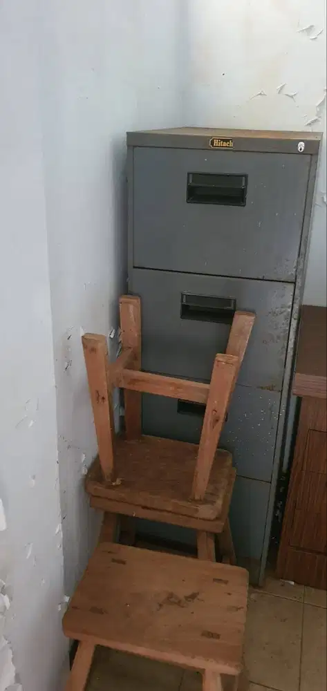 Filling kabinet besi