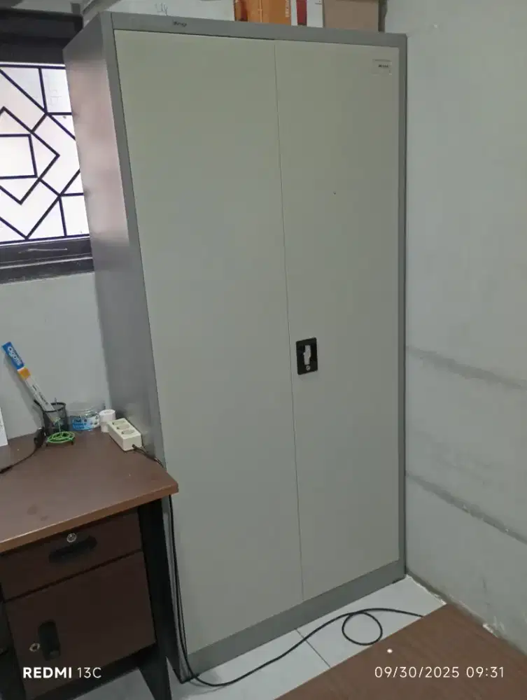Lemari kabinet ukuran 2 meteran