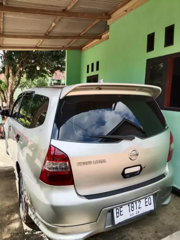 Mobil Nissan Livina 1,5 Manual