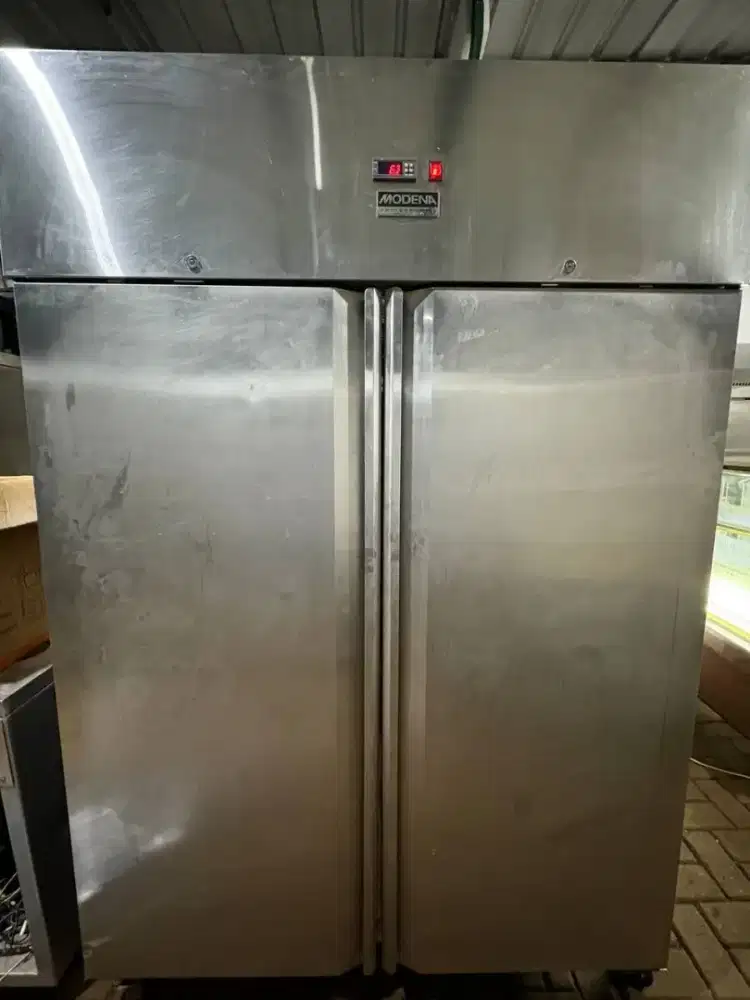 upright chiller modena 2 pintu
harga 7,4jt