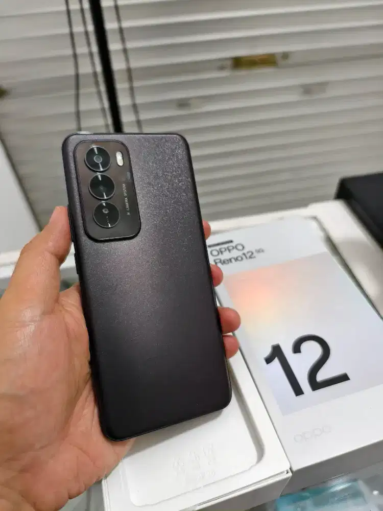 Oppo 12 lengkap original bawaan istimewa 256gb resmi indonesia 12gb
