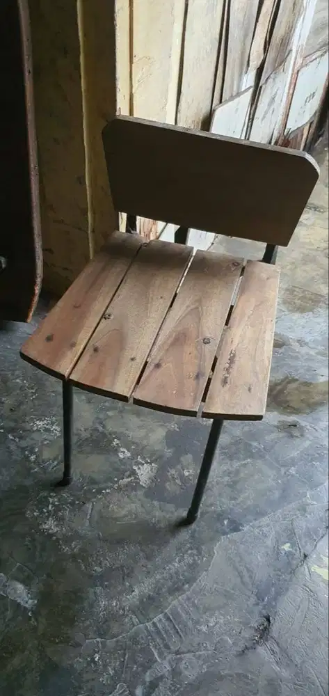 Kursi kayu 1 biji