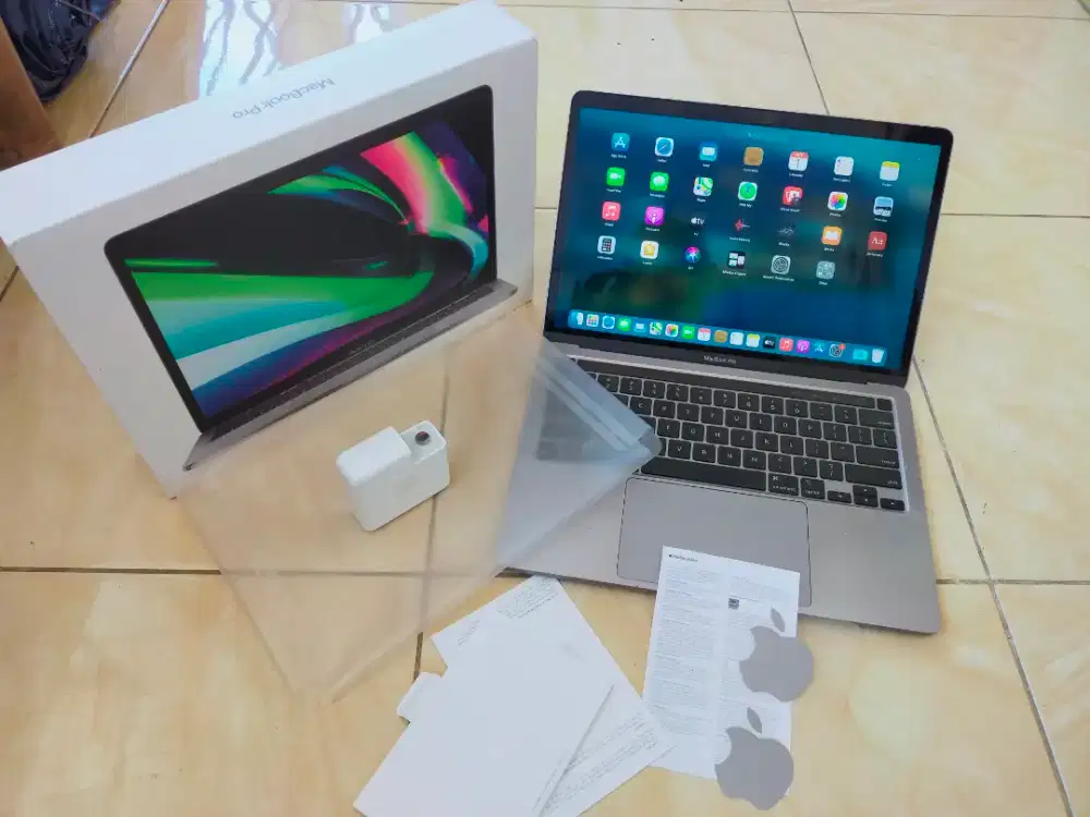 Dijual macbook Pro M1 2020 Ram 8GB SSD 256GB CC 246 Lengakp siap pakai