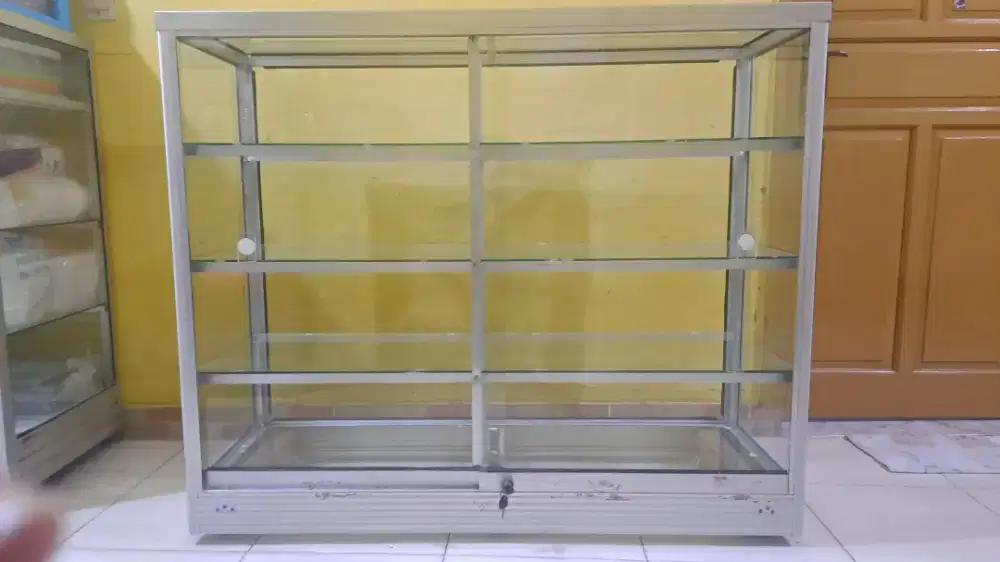DIJUAL ETALASE KACA!