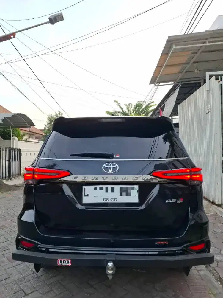 Fortuner VRZ 2.8 GR Sport 2022 AT Hitam Diesel Solar non TRD Sportivo