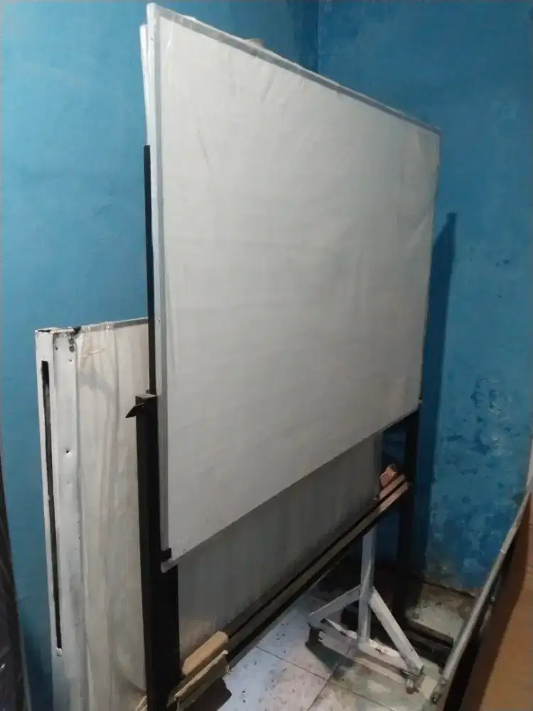 Papan tulis standing baru