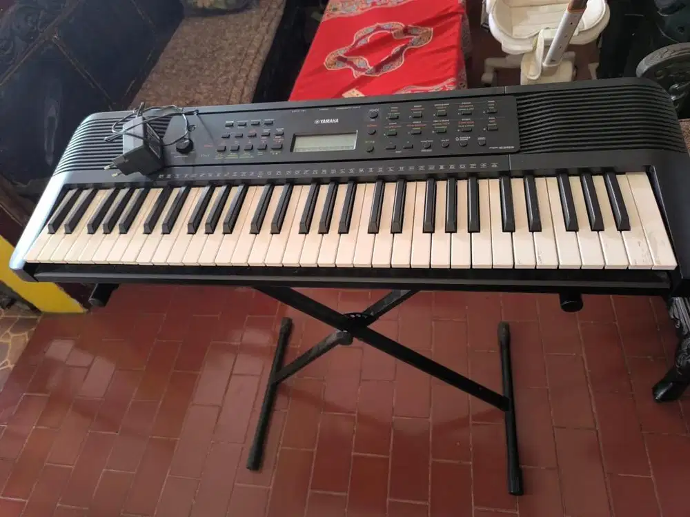 FORE SALE KEYBOARD PSR E-283+STAND