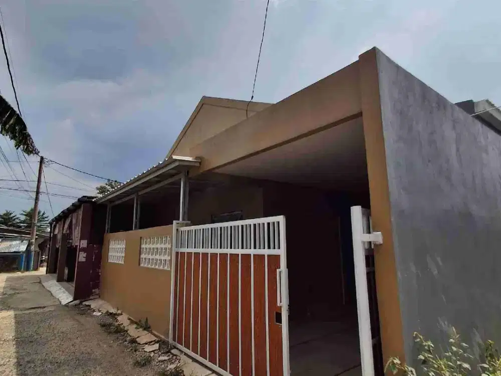 RUMAH 4 KAMAR TIDUR,  8 MENIT JALAN KAKI DARI STASIUN CILEBUT