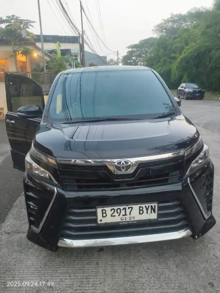 Toyota Voxy 2018 Bensin