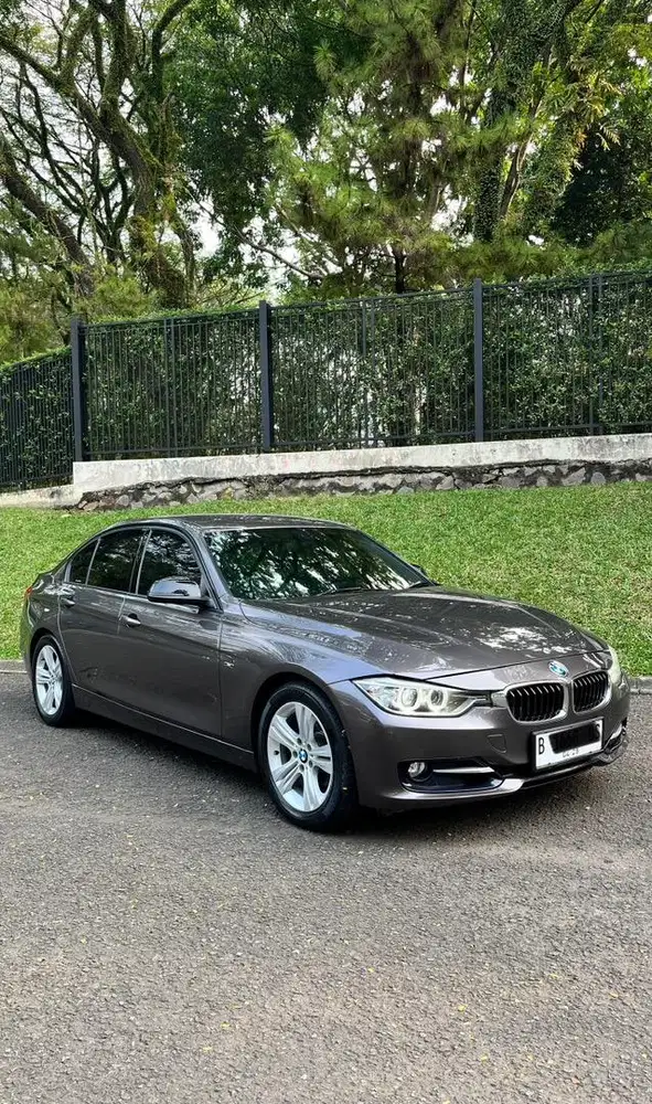 O2 AUTO Bmw 320i Sport 2013 Pajak panjang
