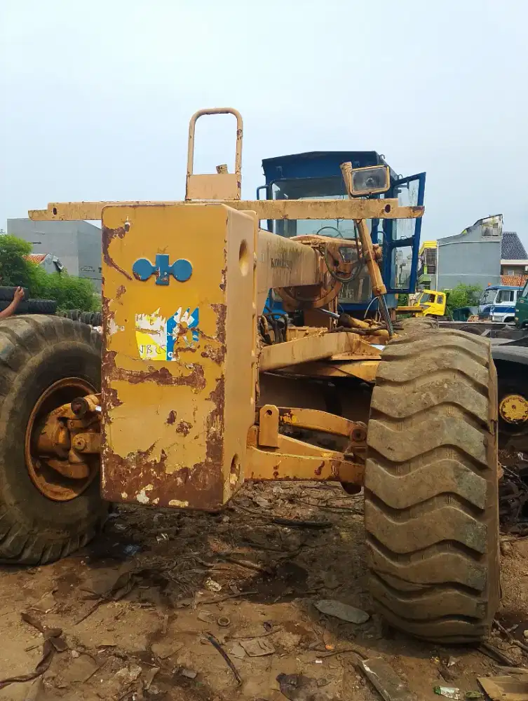 MOTOR GRIDER KOMATSU GD705A-4A