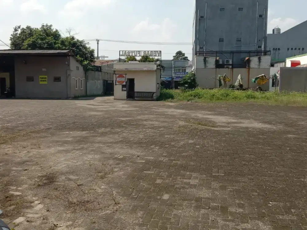 Dijual tanah luas 2,6 hektar Lokasi Jln Raya Viktor BSD - Lewat Container 40 feet