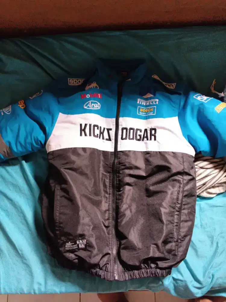 Jaket racing biru