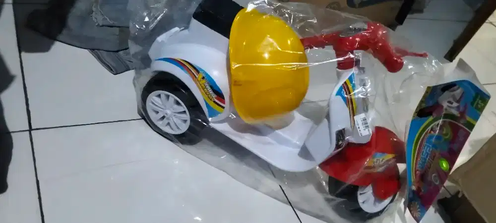 Mainan anak sepeda vespa  Harga 65rb aja

Siap Cod deket2 aja