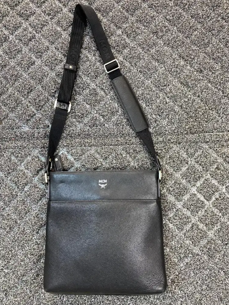 Tas Selempang Pria MCM Saffiano Leather Original Masih Bagus