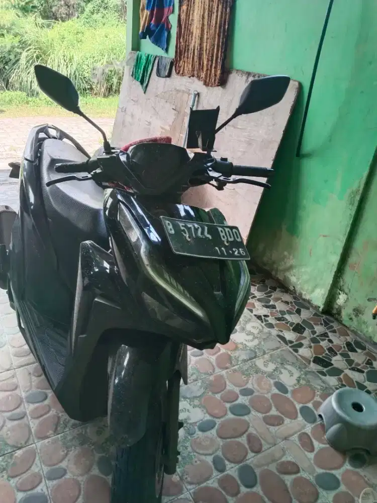Vario 125 hitam manis