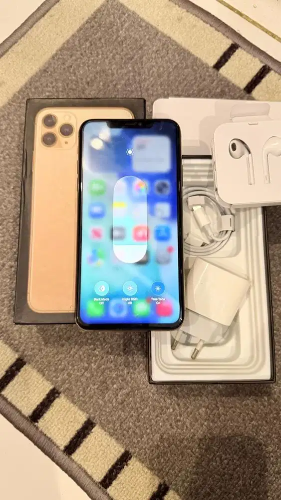 Dijual Iphone 11 Promax 64GB Gold Mulus Lengkap Terdaftar