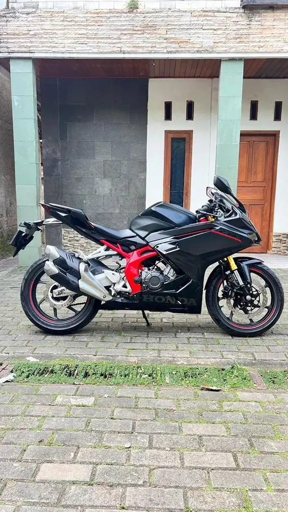 CBR 250RR CBR 250 RR CBR 250 NEW MODEL kondisi like new istimewa!!