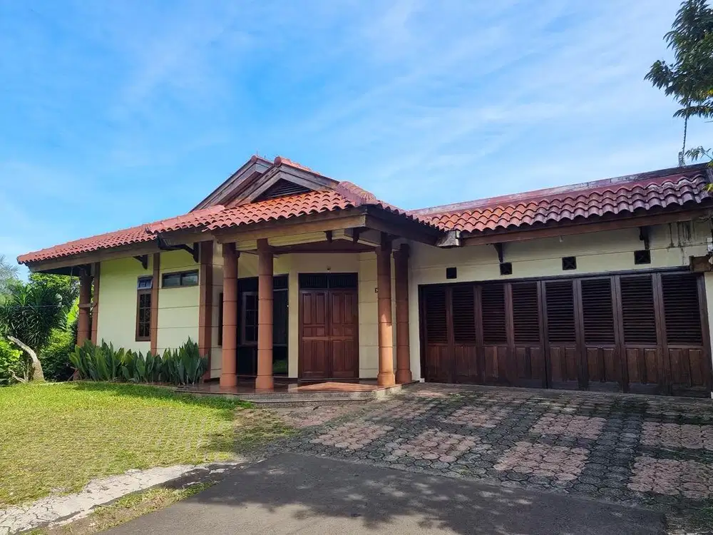 Dijual Rumah 2 Lantai Gaya Villa Semi Furnished Ciputat Timur Tangsel