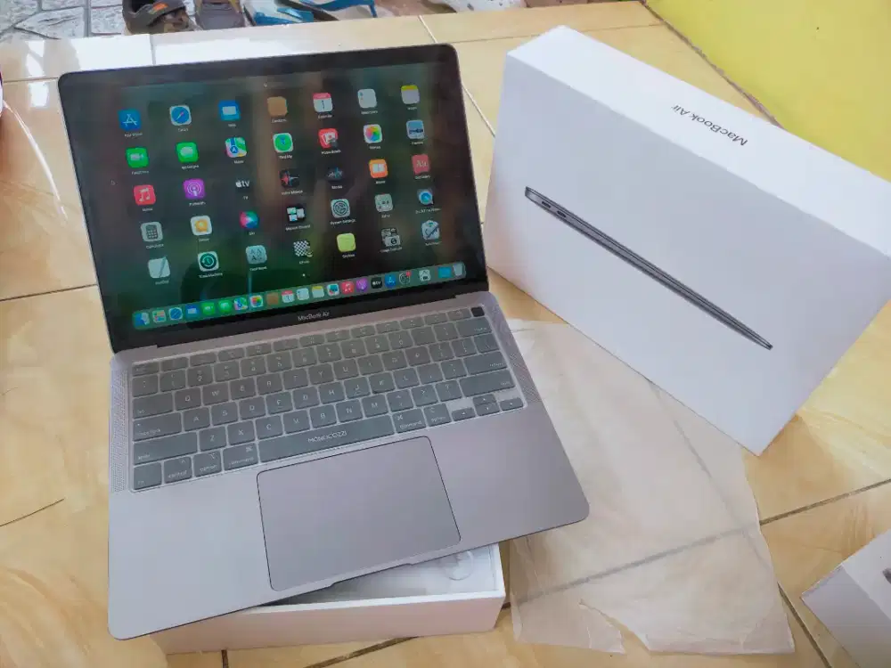 Dijual macbook Air 2020 Retina Ram 8GB DDR4 SSD 512GB Lengkap  mac OS