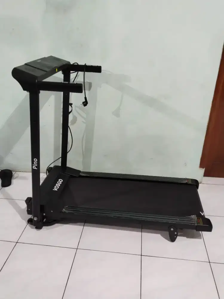 Dijual treadmill elektrik 1 fungsi merk vosgo kondisi mulus