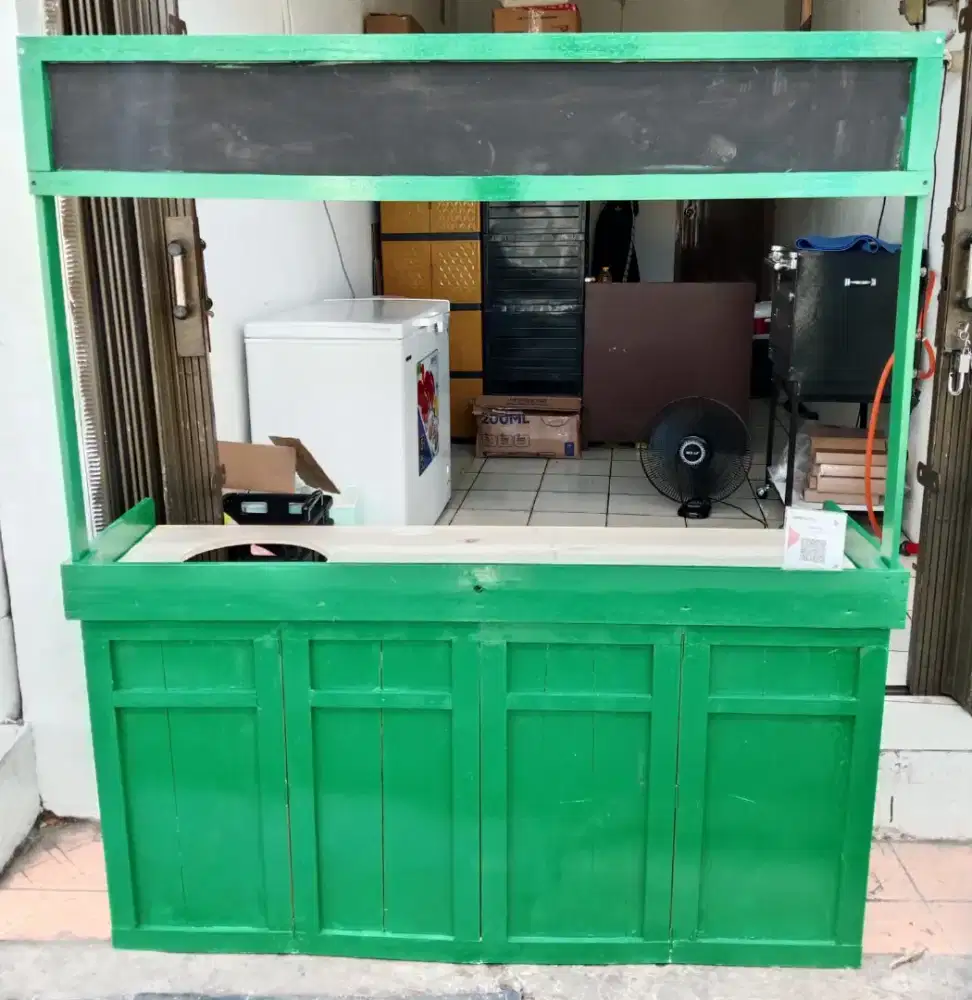 Meja jualan lipat sudah ada lubang panci