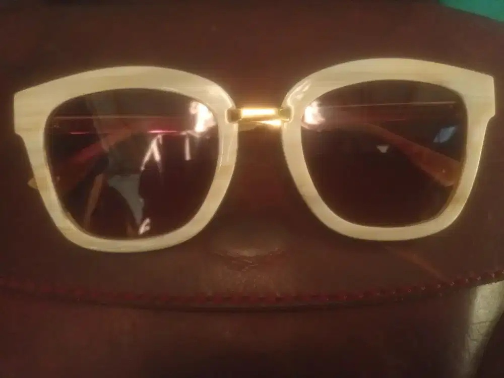 Kacamata perempuan Charles and Keith original