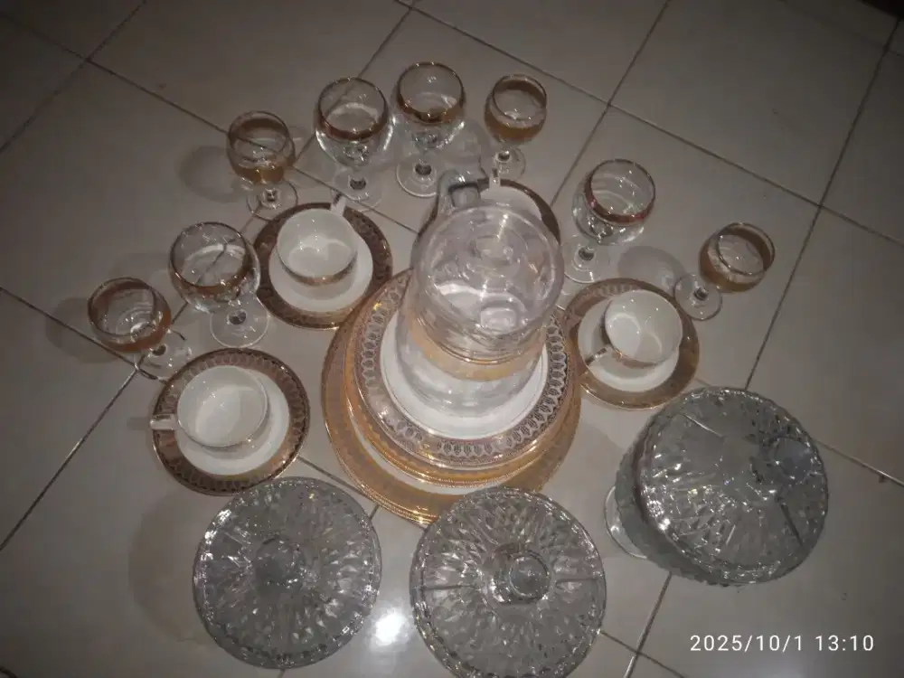 Piring pajangan cantik 1set