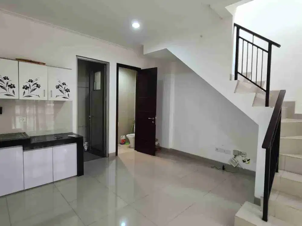 Disewakan murah Rumah PIK 4,5x10 2BR semi furnish bagus