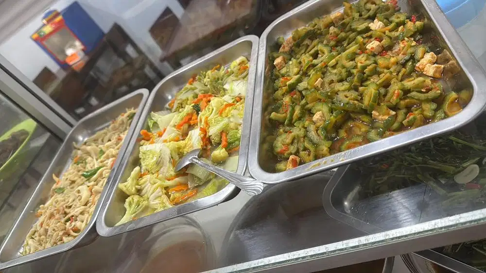 dicari tukang masak warteg .. wanita, pengalaman, tinggal di mess