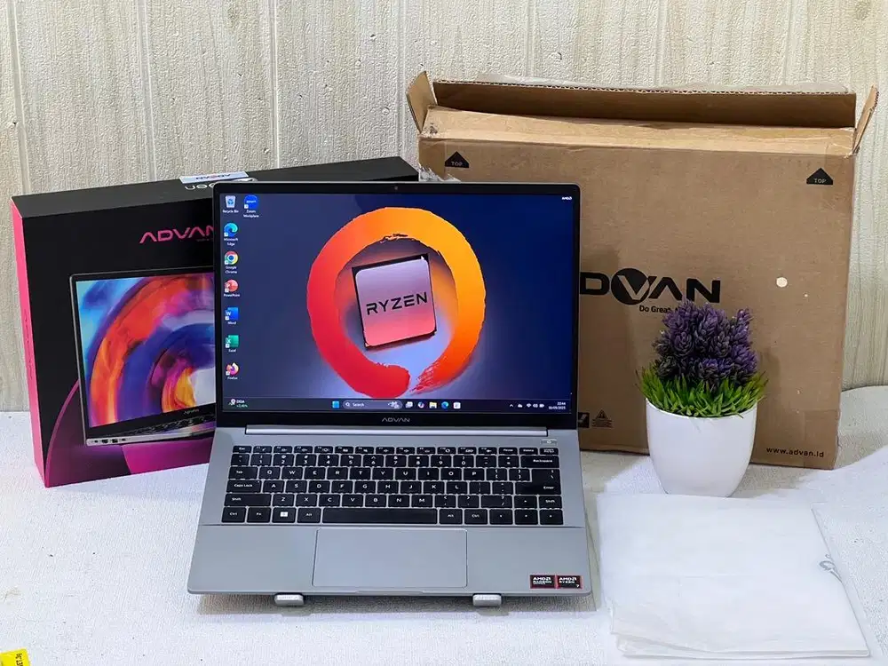 Advan AI Gen Ryzen 7-8845HS 16/1 TB Radeon 780M 14 Inch 100% sRGB