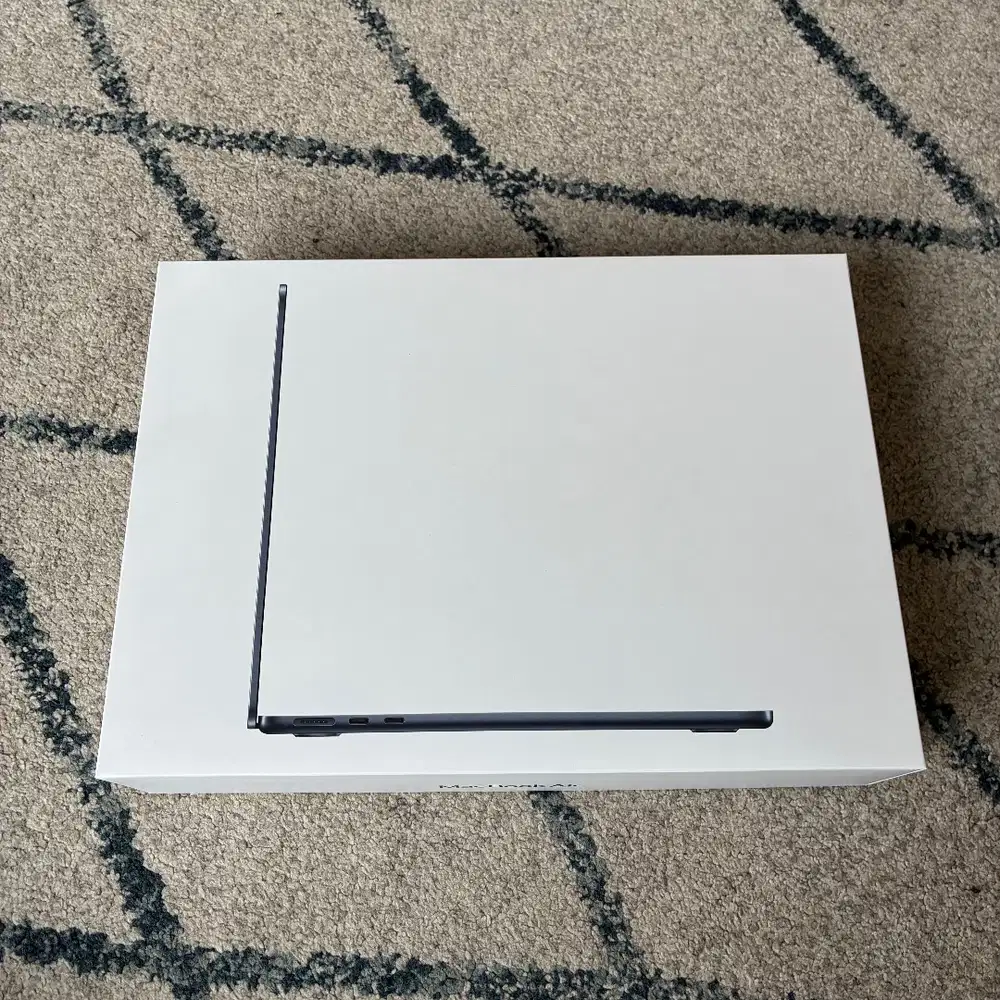 Macbook Air M4 2025 ibox midnightram 16gb ssd 256gb garansi resmi ID/A