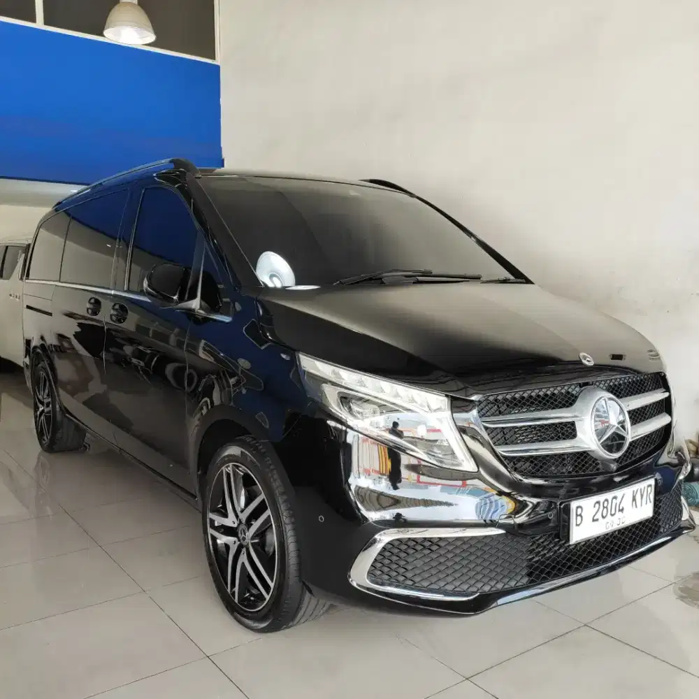 Only 10k miles Mercedes Benz V250 2022 regiz 2023, WARRANTY Mercedes!!
