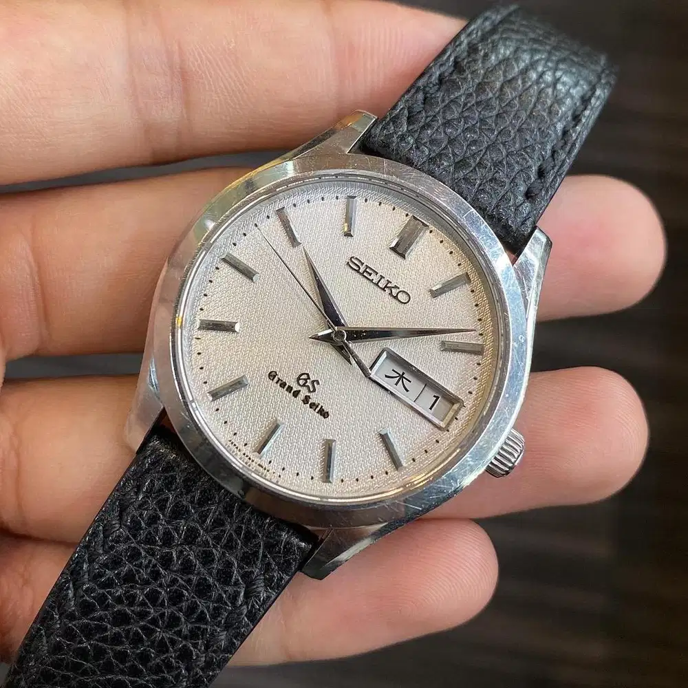 Seiko Grand Seiko Day Date Linen Dial Ref. SBGT003 Quartz Movement