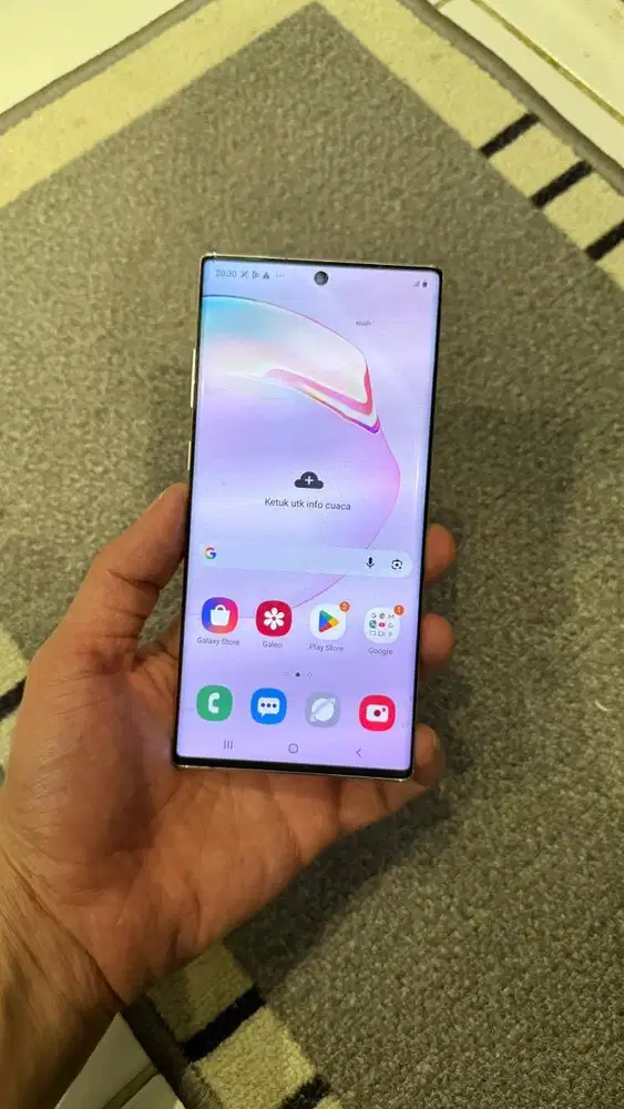 Dijual Samsung Note 10 Plus White 12/256GB SEIN Hp charger