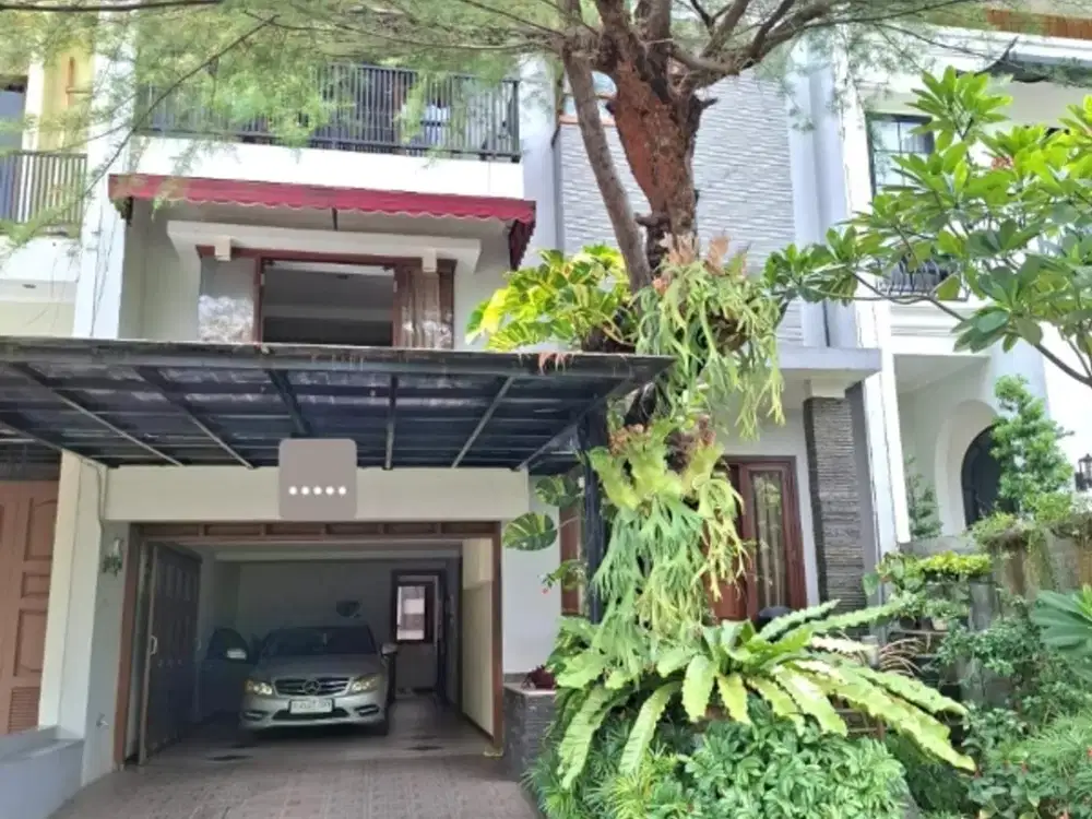 Bona Vista rumah semi furnished siap huni 4 lantai lokasi strategis